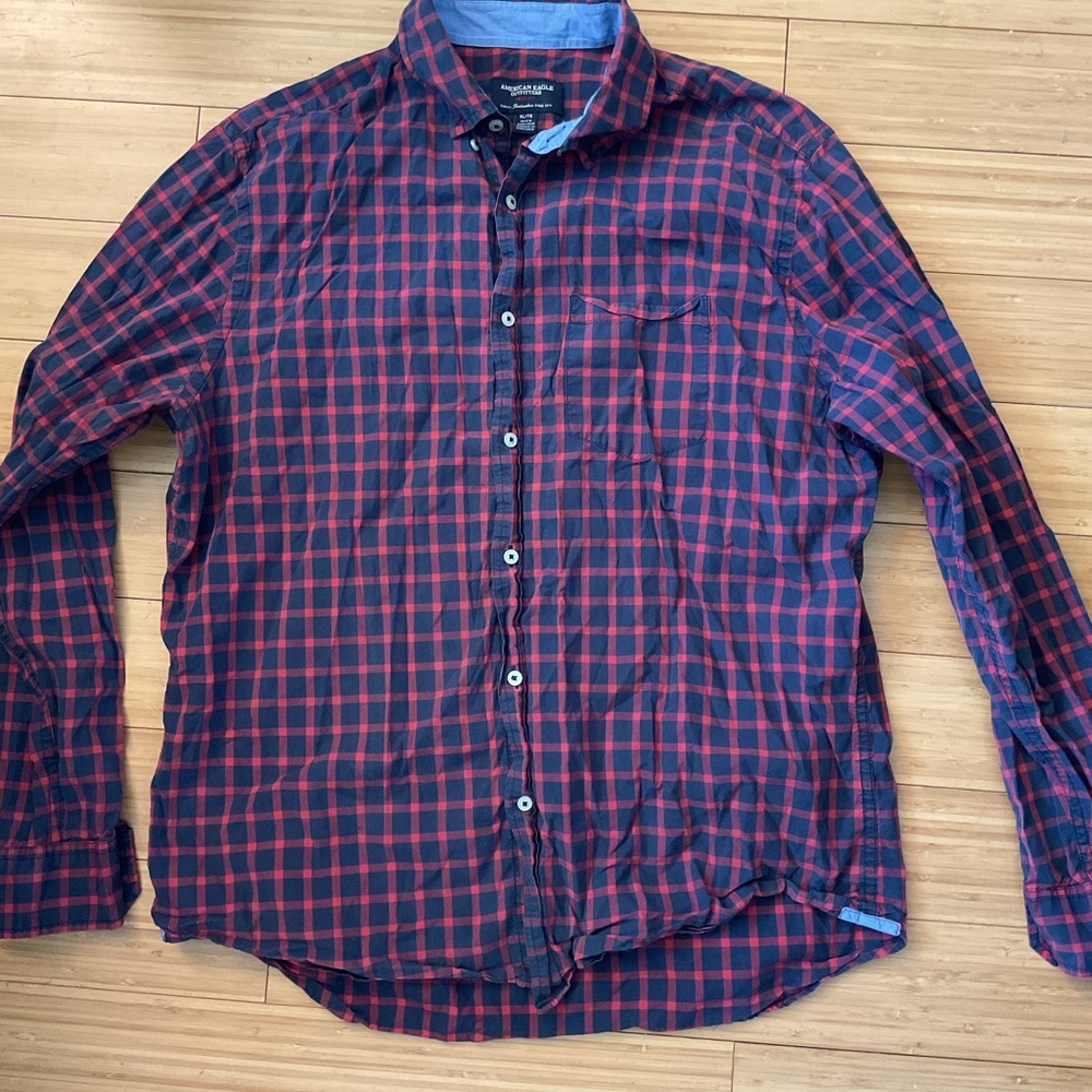 American Eagle Shirt Red Blue Button Up Preppy Prep Fit Mens xl.